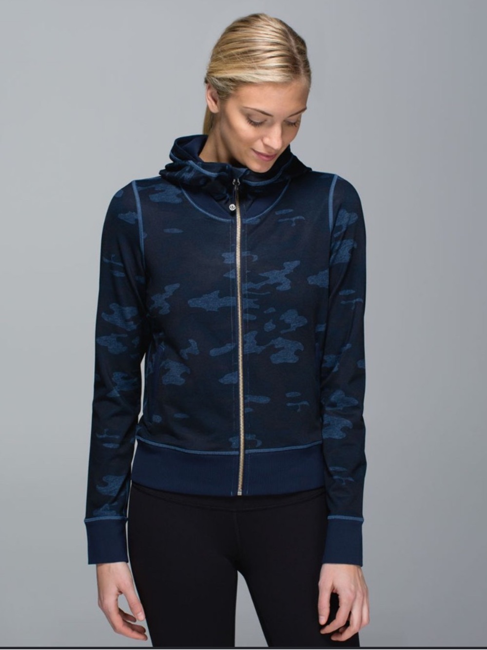 LULULEMON Namaskar Hoodie Jacket Lotus Camo Inkwell Women’s size 4 Fall Outdoor